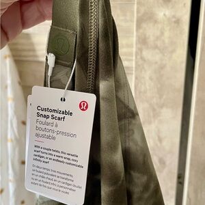 Lululemon Customizable Snap Scarf - Olive Green